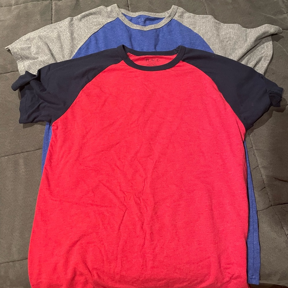 Boys 2 toned short sleeved t-shirts.
